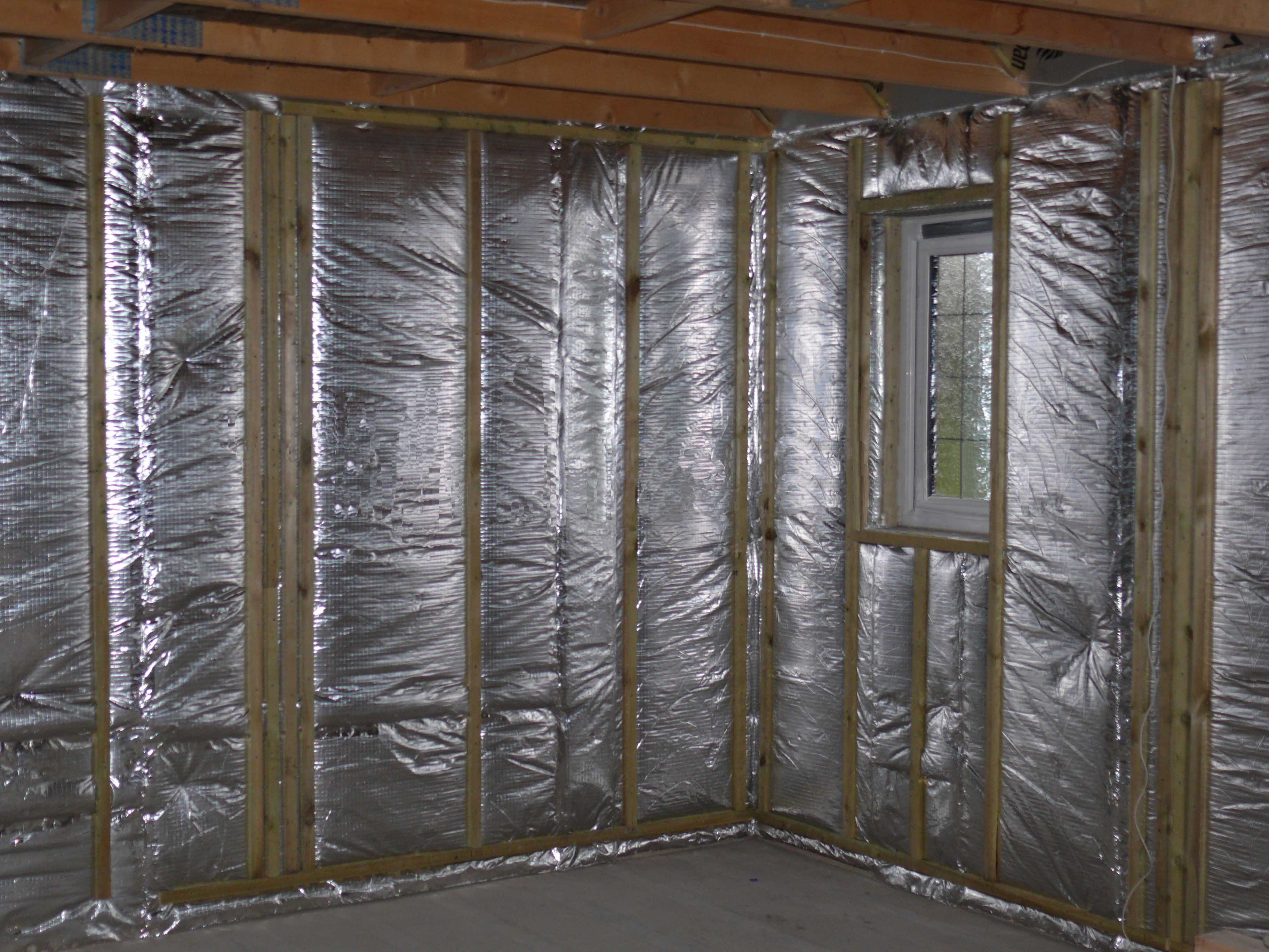 Купить пароизоляцию для стен. Теплоотражающая пленка для стен. Теплоотражающие шторы. Прозрачные теплоотражающие панели. Пароизоляция для теплицы.
